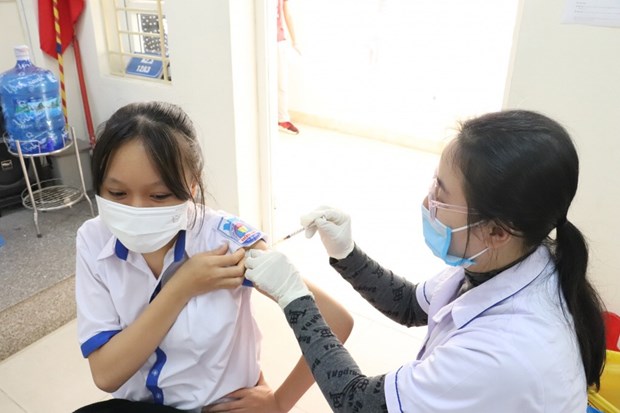 Quang Ninh strives to raise COVID-19 vaccine coverage at schools hinh anh 1