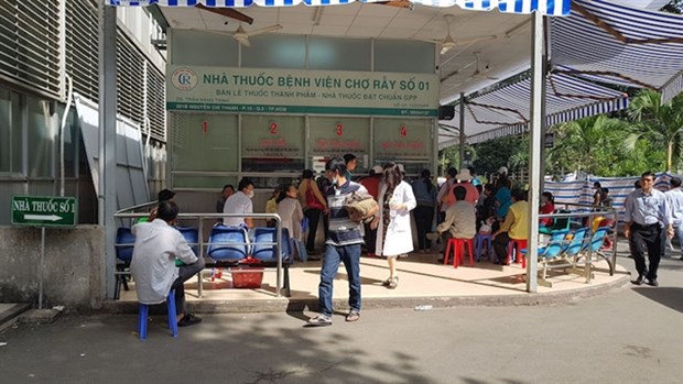 Prime Minister asks for sufficient supply of medicine, equipment hinh anh 1