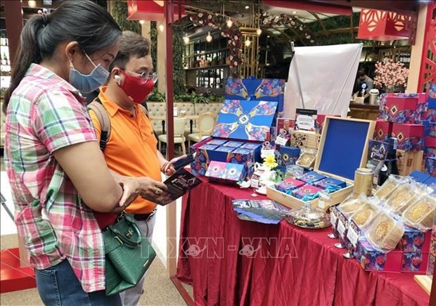 Moon cake market warming up ahead of Mid-Autumn Festival hinh anh 2