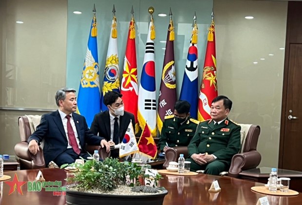 RoK defence minister receives Vietnamese Deputy Minister hinh anh 1