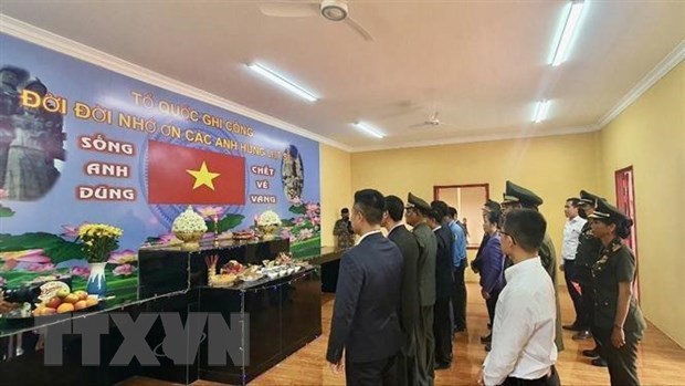 Memorial house for Vietnamese volunteer soldiers launched in Cambodia hinh anh 1