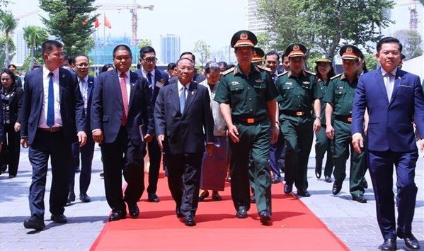 Cambodian NA leader visits Viettel hinh anh 1