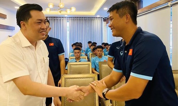 Footballers depart for Indonesia for AFC U20 Asian Cup’s qualifiers hinh anh 1