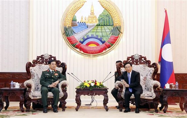 Lao leaders welcome visiting defence minister of Vietnam hinh anh 2