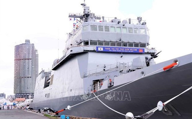 RoK’s naval training ships visit Ho Chi Minh City hinh anh 1