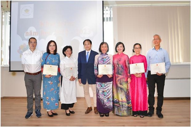 Vietnamese-language centre in Hungary begins new academic year hinh anh 2