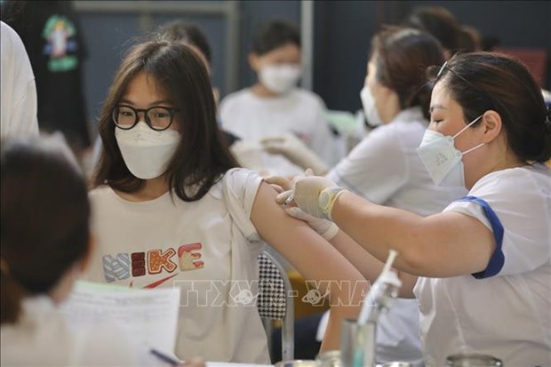 Vietnam records 2,963 new COVID-19 cases on Sept. 15 hinh anh 1