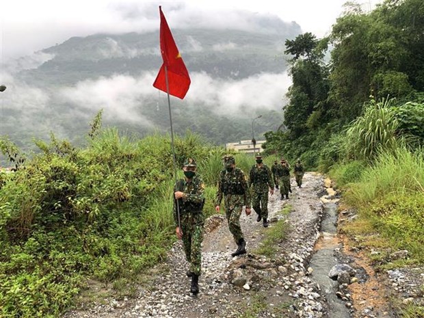 Vietnamese, Chinese provinces hold joint border patrol hinh anh 1