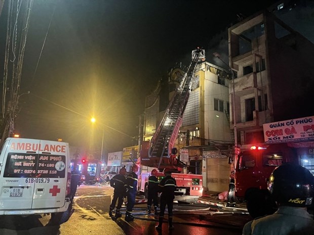 Owner of Binh Duong karaoke parlor arrested for fire prevention violations hinh anh 1