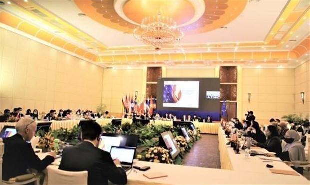 Ministers of ASEAN, partners meet to strengthen economic links hinh anh 1