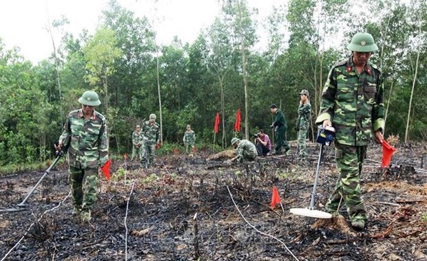 PM orders review of legal enforcement over UXO clearance hinh anh 2
