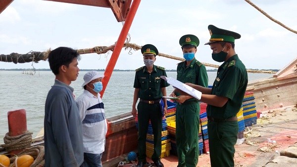 Kien Giang border guards work against IUU fishing hinh anh 1