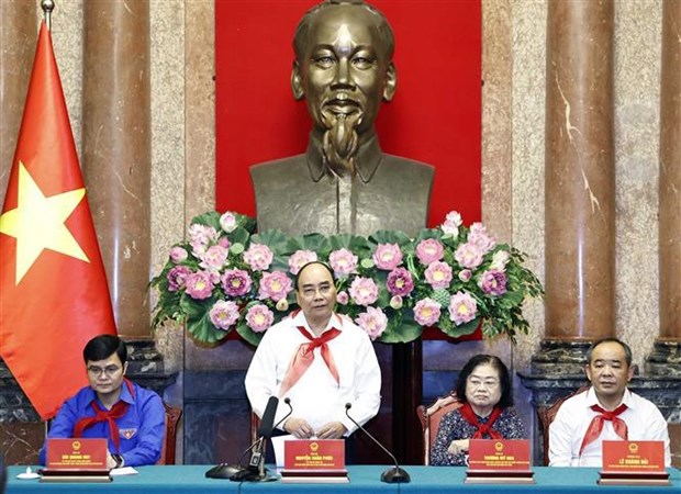 President meets outstanding children from ethnic groups hinh anh 2