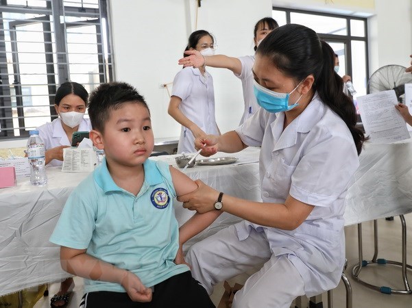 Vietnam logs additional 1,176 COVID-19 infections on Sept. 24 hinh anh 1