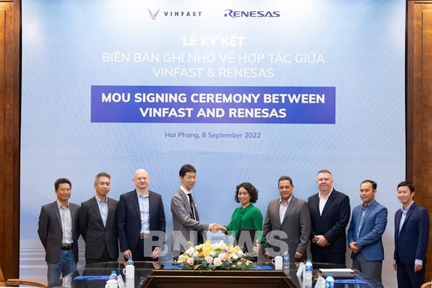 Vinfast expands cooperation with Japanese electronics company in EV manufacturing hinh anh 2