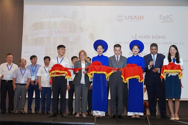 US presents 10 more liquid oxygen systems to Vietnam's hospitals hinh anh 1
