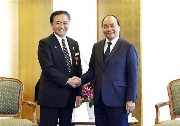President visits, offers condolences to widow of late PM Abe Shinzo hinh anh 4