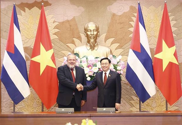 National Assembly Chairman vows to work closely with Cuban legislature hinh anh 1