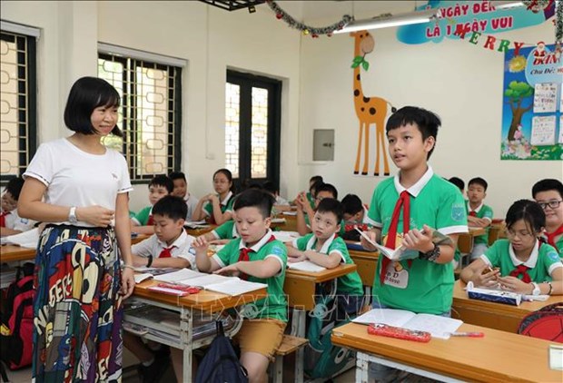 Hanoi eyes 80 - 85% of public schools meeting national standards hinh anh 1