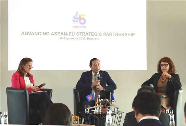 ASEAN, EU discuss lifting cooperation to new height hinh anh 1