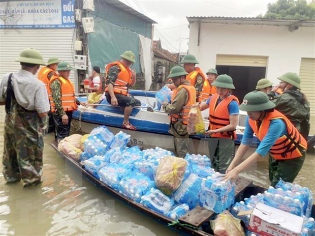 Vietnam Red Cross sends aid to flood victims in Nghe An, Ha Tinh hinh anh 1