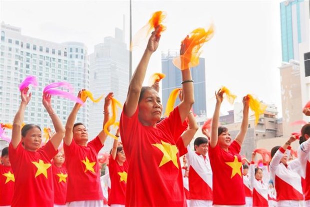 Over 3,000 seniors join largest Qi Gong, Yoga demonstration in Vietnam hinh anh 1