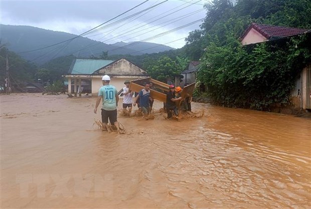 Floods kill eight in Nghe An, Ha Tinh hinh anh 2