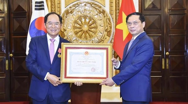 Friendship Order conferred on outgoing RoK Ambassador hinh anh 1