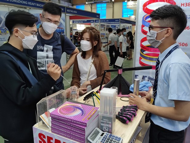 Mining, construction expo attracts over 100 firms hinh anh 1