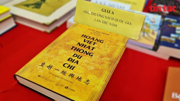 Translation of book on geography under Nguyen Dynasty tops National Book Awards hinh anh 1