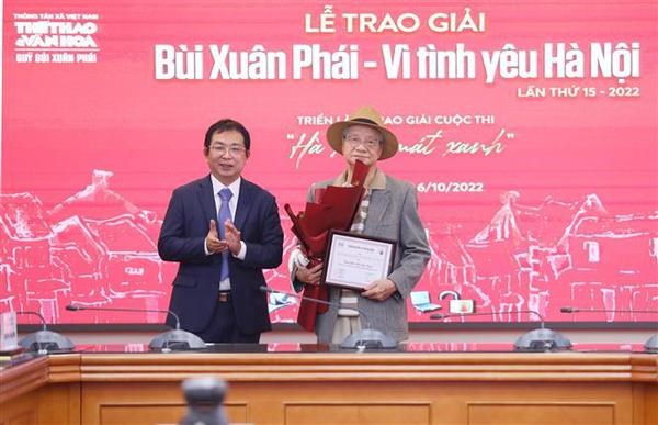 Film director Tran Van Thuy wins Grand Prize of Bui Xuan Phai Awards hinh anh 1