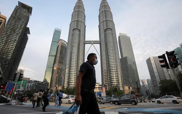 Malaysia’s 2023 budget focuses on economic recovery hinh anh 1