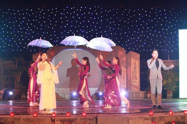 Autumn festival in Hue wraps up with art programme hinh anh 1