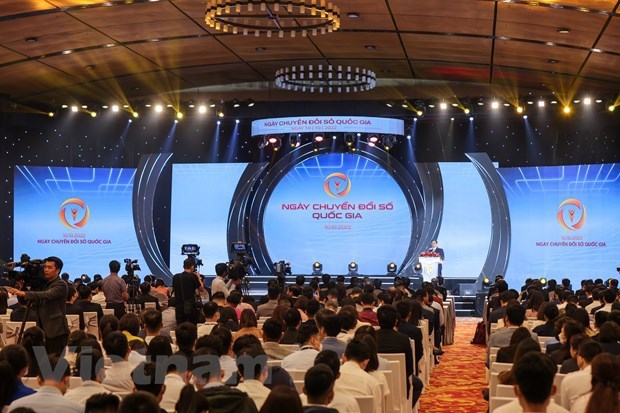 People and enterprises must be the centre and momentum of digital transformation: PM hinh anh 2