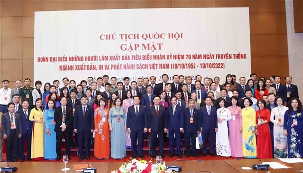 NA leader meets outstanding publishers on traditional day hinh anh 2