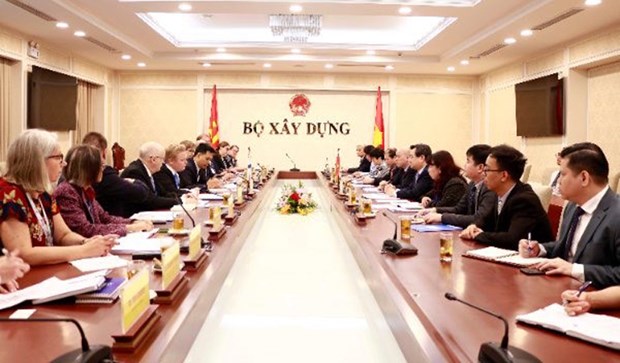 Construction ministry boosts cooperation with Finland hinh anh 1