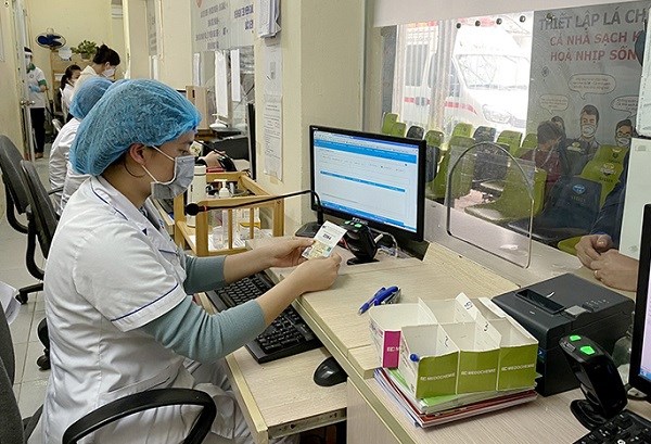 Over 11,500 medical facilities look up health insurance via chip-based ID cards hinh anh 1