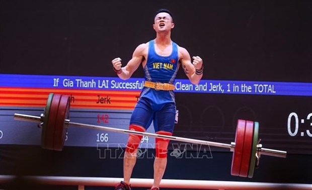 Vietnamese weightlifters perform impressively at Asian tournament hinh anh 1