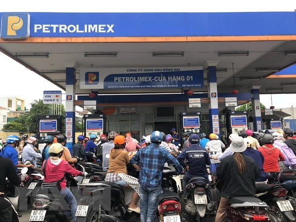 Petrol traders commit to providing sufficient fuel for local market hinh anh 1