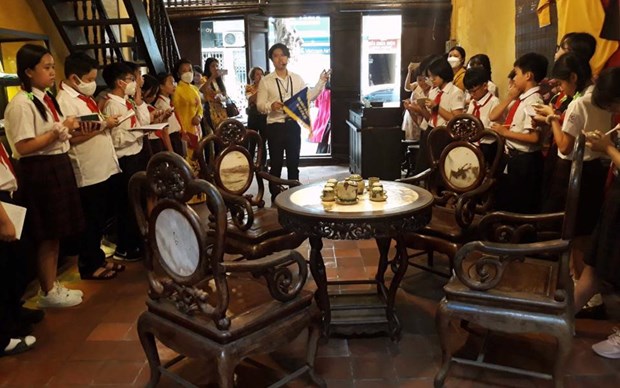 New tourism model educating students on Hanoi launched hinh anh 1