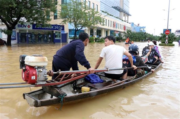 Da Nang suffers historic flooding, one death reported hinh anh 1