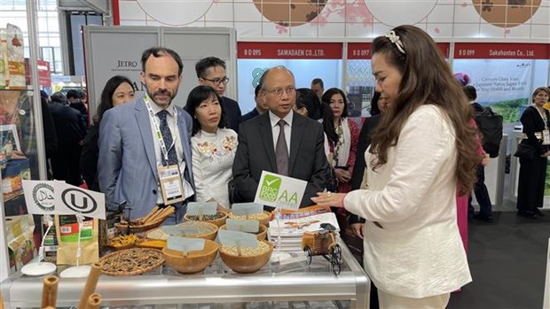 Vietnam attends int’l food trade show in Paris hinh anh 1