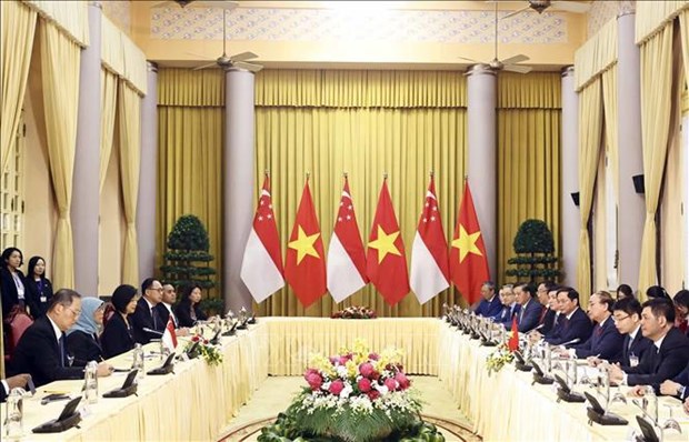 Vietnamese President holds talks with Singaporean counterpart hinh anh 1
