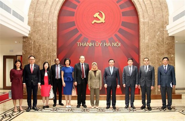 Hanoi eyes stronger cooperation with Singaporean partners hinh anh 2