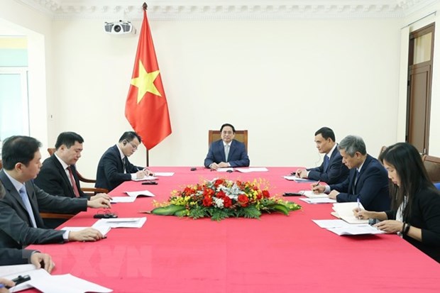 PMs of Vietnam, Australia discuss measures to advance relations hinh anh 2