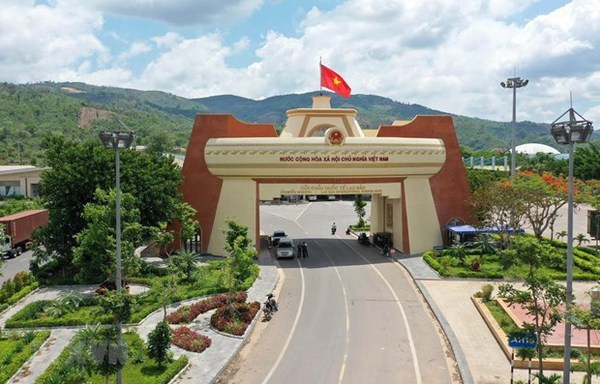Ambassador: economic diplomacy contributes to Vietnam-Laos ties hinh anh 1