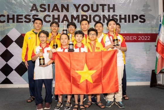Young chess masters top Asian championships hinh anh 1