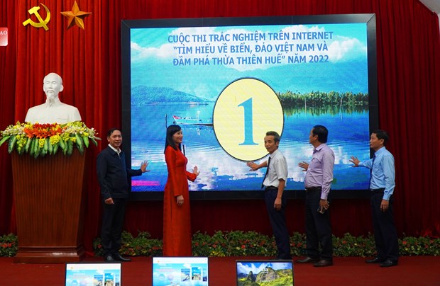 Quiz helps raise awareness of Vietnam's sea, islands hinh anh 1