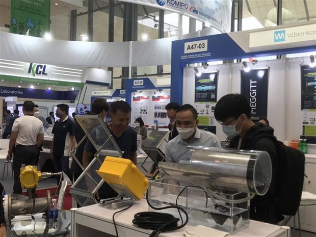 Energy, environment technology exhibition opens in Hanoi hinh anh 2