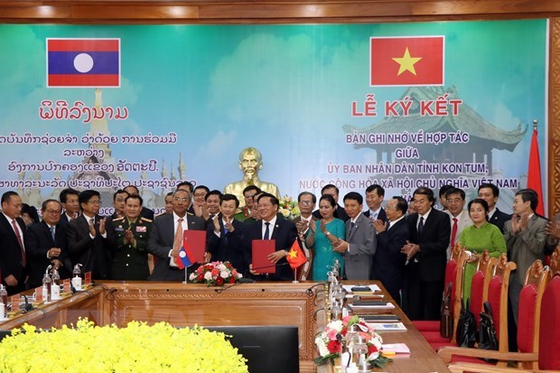 Kon Tum, Laos’ Attapeu sign cooperation deal for 2022-2027 hinh anh 1